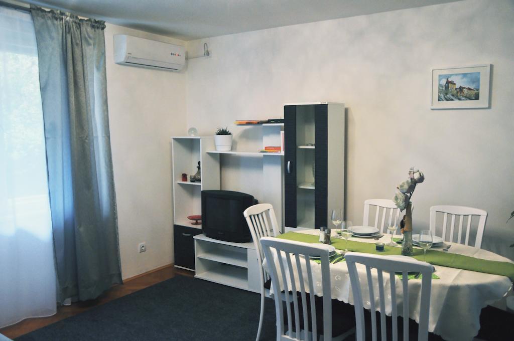 Apartment Center Split Exterior foto